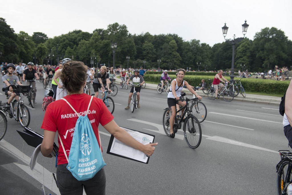 15.000 Unterschriften wurden auf der ADFC-Sternfahrt für den Volksentscheid Fahrrad gesammelt Foto: ADFC Berlin / Goepfert